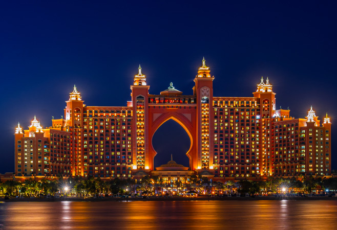 Experience the magic of Dubai's Atlantis hotel at night